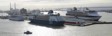 Quatre paquebots de croisière dans le Port
